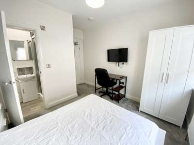 1 Outbuilding 6 Bed 3 Studio HMO all ensuite image