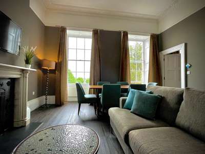 A stunning 2 bed flat to rent in Central Bristol image