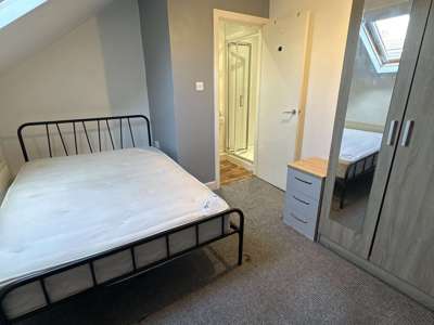 Spacious 4-Bedroom HMO – Harehills image