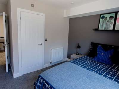 Stunning En-Suite Double Rooms – Newly Converted Flat – All Bills Included image