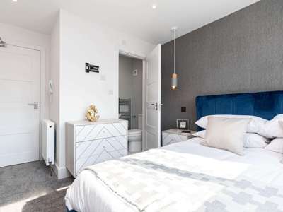 Modern Living - Large Stylish Double En-Suite Rooms image