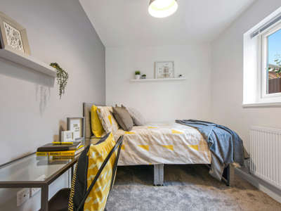 FABULOUS SHARED HOUSE FOR PROFESSIONALS ON POPULAR RESIDENTIAL ESTATE image