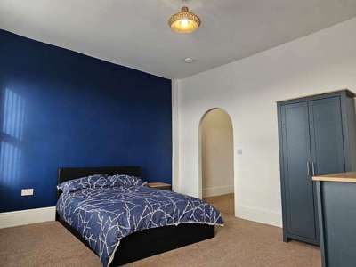 Newly Refurbished 4-Bed House Share In L21! image