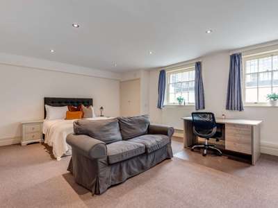 Gorgeous Home In City Centre  image