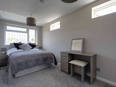 OX Living is proud to present this high-quality 6-bedroom co-living property, perfect for working professionals looking for stylish, stress-free living. image