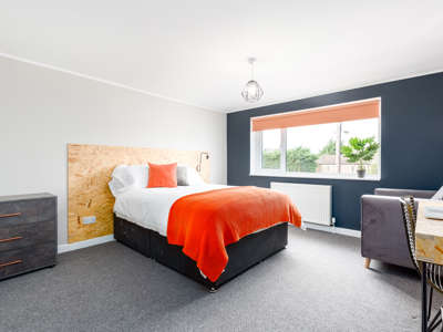 OX Living is proud to present this high-quality co-living property, perfect for working professionals looking for stylish, stress-free living. image