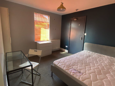OX Living is proud to present this high-quality 6-bedroom co-living property, perfect for working professionals looking for stylish, stress-free living. image