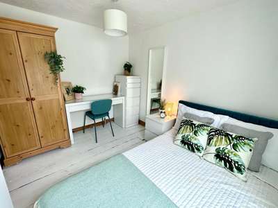 5-Bedroom Student House – Falmouth – ALL BILLS INCLUDED image
