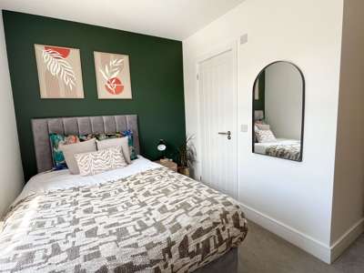 Brand New, High Quality Ensuite Double Rooms for Professionals – Ideal Location Between Bournemouth & Poole image