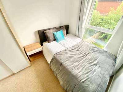 4 Bedromm House Share image