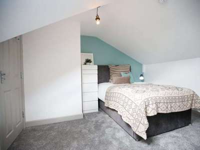 🚿 Ensuite | 🚋 7 mins to MediaCity image