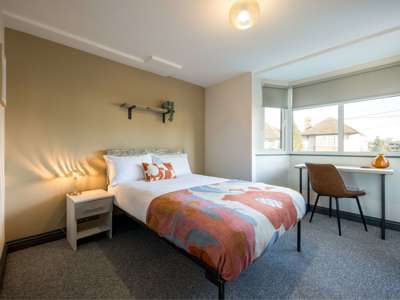 OX Living is proud to present this high-quality 9-bedroom co-living property, perfect for working professionals looking for stylish, stress-free living. image