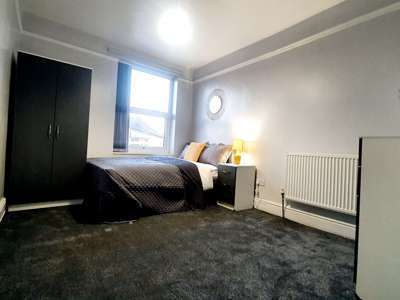 Manor Road image