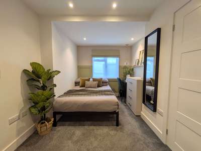 Comfortable Double Ensuite Room | Bills inc | 🚗 image
