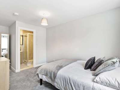 Beautifully Presented House Share image