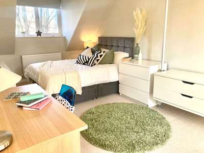 Iliffe Close image