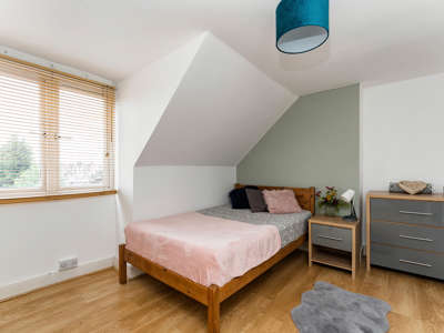 🏡🌺 Minutes away from Turnpike Lane Tube Station image