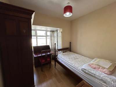 Room with Private Study/Dining room for Rent Fantastic Location image