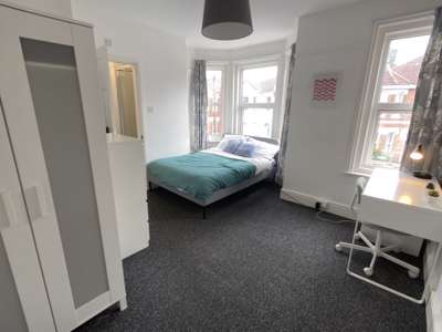 Lovely professional house share in Southampton Centre image