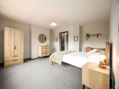 OX Living is proud to present this high-quality 8-bedroom co-living property, perfect for working professionals looking for stylish, stress-free living. image
