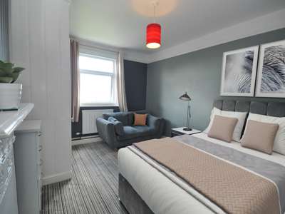 Stroud Road image