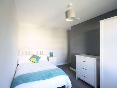 🌟 Looking for a Great Place to Call Home? Welcome to Fairview, Woking! 🌟 image