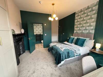 Luxury Professional Home in Aigburth with gym image