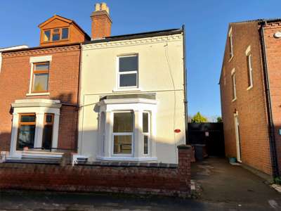 Beautifully Refurbished 5-Bedroom En-Suite House Share   image