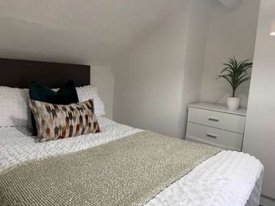 Newly Refurbished House - Great Location image