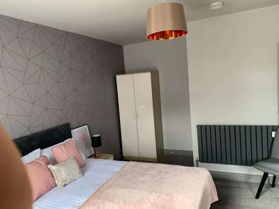 Brand new refurb/dbl rooms with en-suite/Parking image