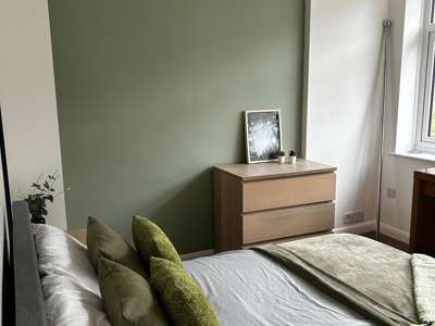 	All-Inclusive Professional House Share – Move in Today! image