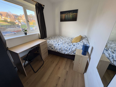 📢🌞2 MODERN ROOMS, CLOSE TO TOWN📢🌞15AC image