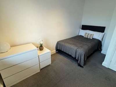 Fabulous House Share central Cheltenham  image