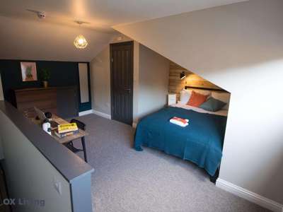 OX Living is proud to present this high-quality 7-bedroom co-living property, perfect for working professionals looking for stylish, stress-free living. image