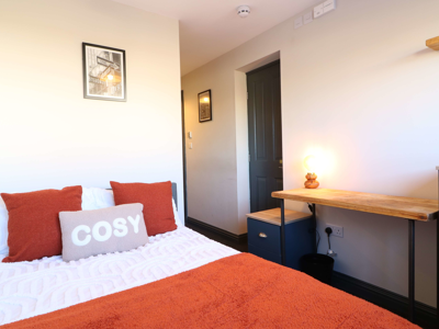 OX Living is proud to present this high-quality 7-bedroom co-living property, perfect for working professionals looking for stylish, stress-free living. image