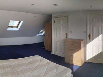Longfield Avenue image