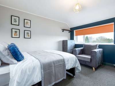 OX Living is proud to present this high-quality 7-bedroom co-living property, perfect for working professionals looking for stylish, stress-free living. image