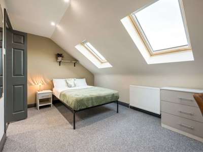 OX Living is proud to present this high-quality 9-bedroom co-living property, perfect for working professionals looking for stylish, stress-free living. image