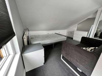 Modern & Spacious Professional Houseshare in Epsom image