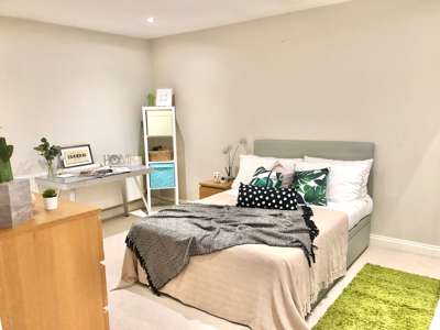 Deardon Way image