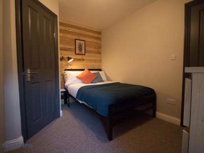 OX Living is proud to present this high-quality 7-bedroom co-living property, perfect for working professionals looking for stylish, stress-free living. image