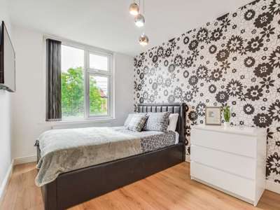 Kensington Avenue image