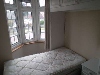 Longfield Avenue image