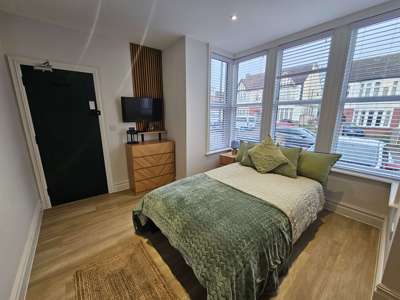 Leamington Road image