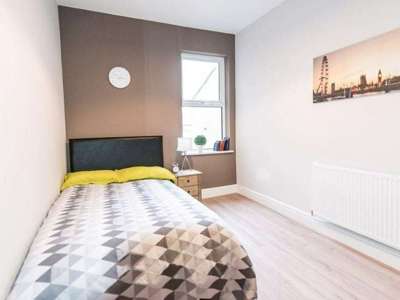 9 Min Train to Oxford Road| Eccles Double Room 🚂 image