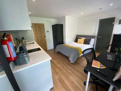 High Quality High Specification Student House - Individual Self Contained Suites image