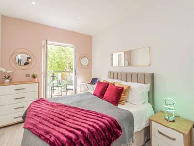 Penlon Place image