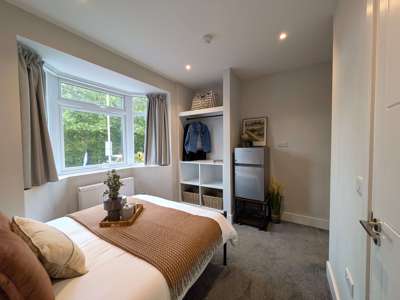 ✨ Stylish Co-Living Ensuite Room | Bills inc | 🚗 image