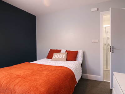 OX Living is proud to present this high-quality 6-bedroom co-living property, perfect for working professionals looking for stylish, stress-free living. image