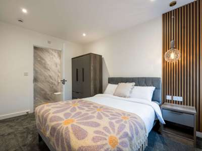 OX Living is proud to present this high-quality 6-bedroom co-living property, perfect for working professionals looking for stylish, stress-free living. image